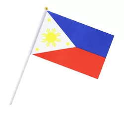 가지고 다닐 수 있는 필리핀 국기 14x21cm 필리핀 사람 손은 국기를 잡았습니다